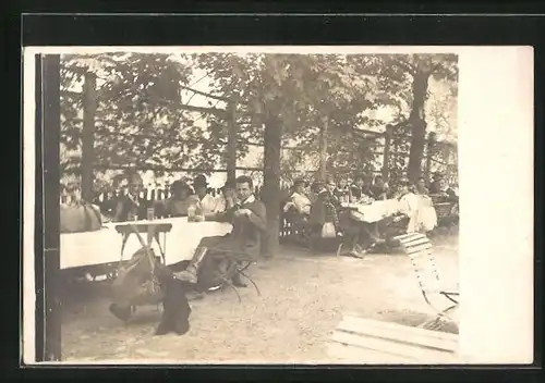 AK Ceska Kubice, Gäste im Garten vom Restaurant