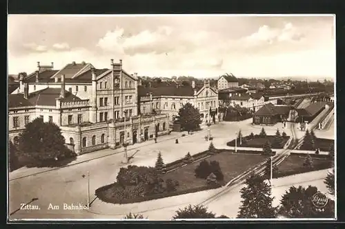 AK Zittau i. Sa., auf dem Vorplatz des Bahnhofs