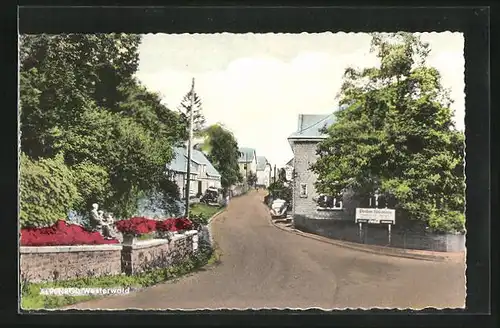 AK Alpenrod im Westerwald, Strasse durch den Ort, Gasthaus und Pension Zur Kaisereiche