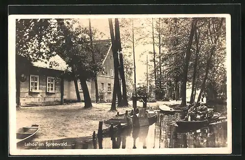 AK Lehde im Spreewald, Gondelfahrt am Ufer im Wald