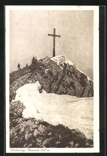 AK Untersberg, Wanderer am Gipfelkreuz am Geiereck