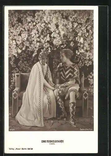AK Kriemhild und Siegfried auf einer Bank von Blumen umgeben, Paul Richter und Margarete Schön, Die Nibelungen