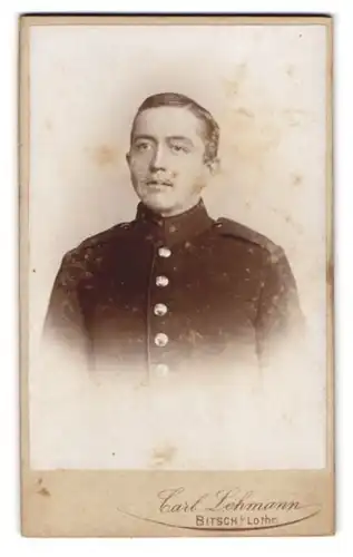 Fotografie Carl Lehmann, Bitsch i. Loth., Portrait französischer Soldat in Uniform
