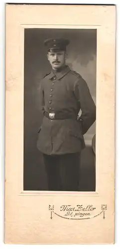 Fotografie Max Zeiler, Göppingen, junger Soldat in Feldgrau Uniform mit Bajonett