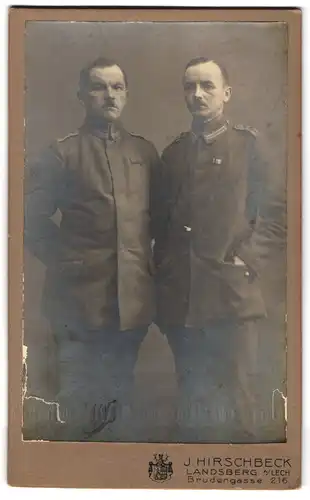 Fotografie H. Hirschbeck, Landsberg a. Lech, Brudergasse 216, Portrait Uffz. in Uniform Rgt. 1 mit Orden