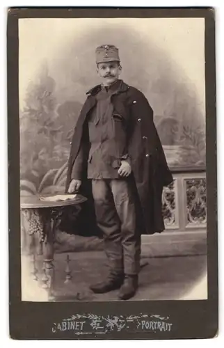 Fotografie unbekannter Fotograf und Ort, Portrait Soldat Franz Strombholz in Uniform mit Mantel