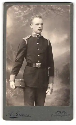 Fotografie A. Lorenz, Iglau, Brauhausgasse 13, Portrait Soldat in Uniform mit Bajonett und Tschako