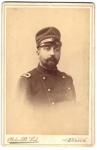 Fotografie Ph. Link, Zürich, Portrait schweizer Offizier Perret in Uniform I. G. 14 mit Vollbart