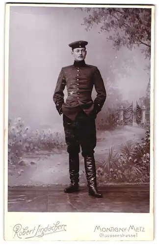 Fotografie Robert Lindacher, Montigny, Chausseestr., junger Einjährig-Freiwilliger Steinwender-Delstern in Uniform