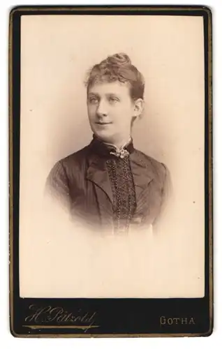 Fotografie H. Pätzold, Gotha, Gartenstrasse 50, Portrait junge Dame mit hochgestecktem Haar