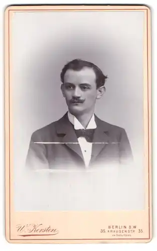 Fotografie W. Kersten, Berlin-SW, Krausenstr. 35, Portrait eleganter Herr mit Moustache