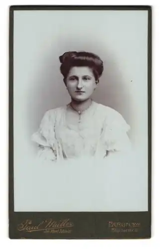 Fotografie Paul Müller, Berlin-SW, Blücherstrasse 6, Portrait junge Dame mit Halskette