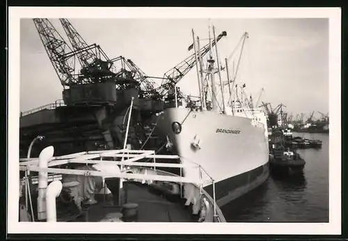 Fotografie Frachtschiff Brandanger liegt im Hafen zu Hamburg