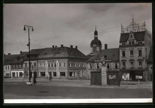 Fotografie unbekannter Fotograf, Ansicht Sluknov, Hotel Beranek mit Vorplatz