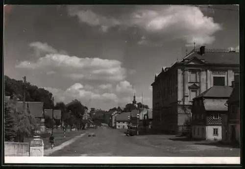 Fotografie unbekannter Fotograf, Ansicht Lipova, Blick in eine Strasse