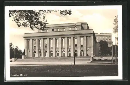 AK Dessau, Strassenpartie mit Theater