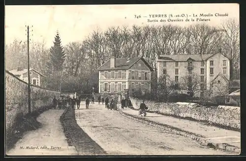 AK Yerres, Le Moulin Chaudé, Sortie des Ouvriers de la Filature