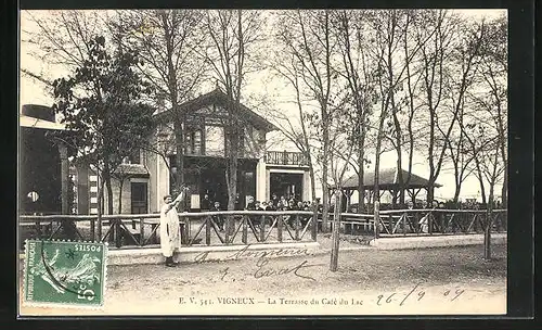 AK Vigneux, La terrasse du Café du Lac