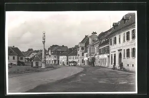 AK Gnas, Strassenpartie mit Monument