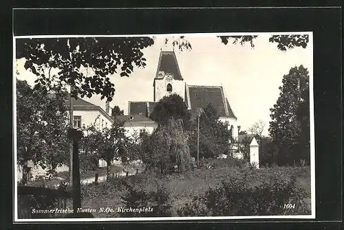 AK Kasten, Kirchenplatz mit Grünfläche