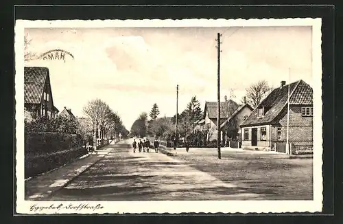 AK Eggebek, Dorfstrasse mit Passanten