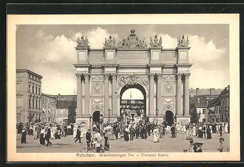 AK Potsdam, Brandenburger Tor, Eisernes Kreuz, Nagelung, Kriegshilfe