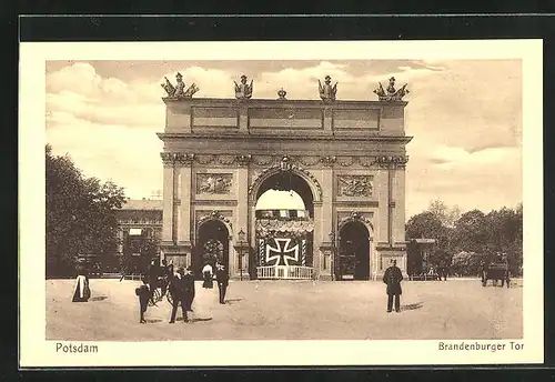 AK Potsdam, Brandenburger Tor, Eisernes Kreuz, Nagelung, Kriegshilfe