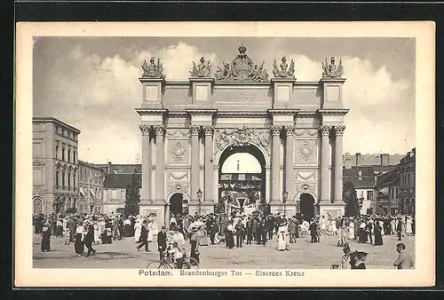 AK Potsdam, Brandenburger Tor, Eisernes Kreuz, Nagelung, Kriegshilfe