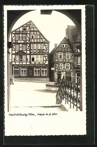 AK Hachenburg /Ww., Haus mit der Uhr
