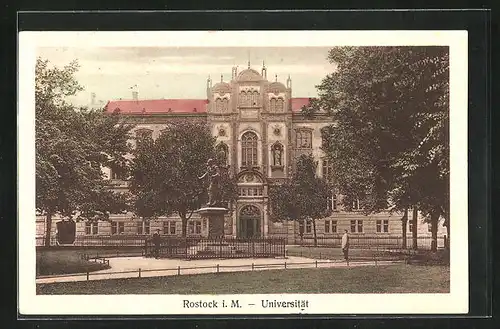 AK Rostock, Blick zur Universität mit Denkmal