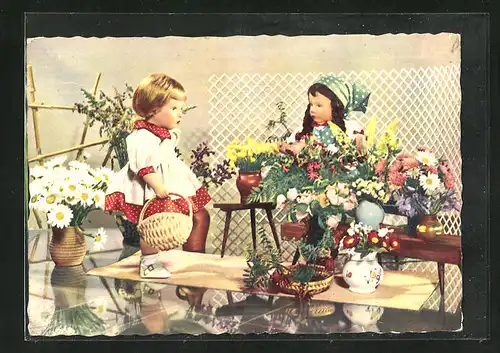 AK Käthe Kruse-Puppen in einem Blumenladen