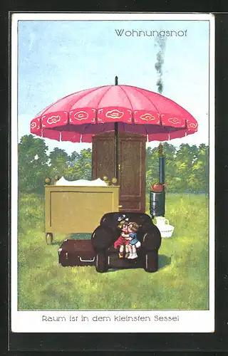 AK Wohnungsnot, Raum ist in dem kleinsten Sessel, Kinderpaar küsst sich in einem grossen Sessel