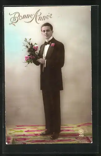 AK Bonne Annee, junger Herr im Anzug mit Blumenstrauss