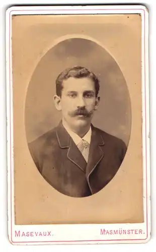 Fotografie Alph. Schoenberg, Masmünster /Alsace, Portrait bürgerlicher Herr mit Schnauzbart