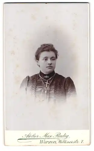 Fotografie Max Radig, Wurzen, Wettinerstr. 7, Schweizergartenstr., Portrait junge Dame mit Kreuzkette