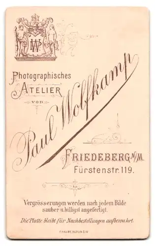 Fotografie Paul Wolfkampf, Friedeberg N /M., Fürstenstr. 119, Portrait junger Herr im Anzug mit Fliege