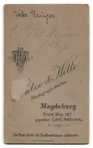 Fotografie Lutze & Witte, Magdeburg, Breite Weg 187, Portrait älterer Herr im Anzug mit Schnauzbart