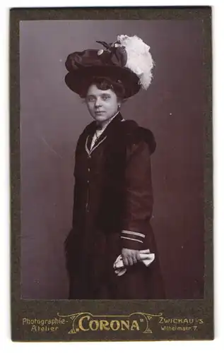 Fotografie Corona, Zwickau i /S., Wilhelmstr. 7, Portrait junge Dame in modischer Kleidung