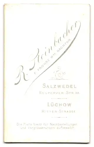 Fotografie R. Steinbacher, Salzwedel, Neuperver-Strasse 38, Kleinkind mit grossem Kopf