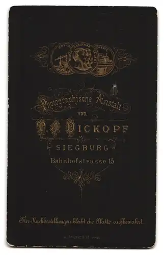 Fotografie T. J. Dickopf, Siegburg, Bahnhofstrasse 15, Kind in Kleid mit kurzen Haaren