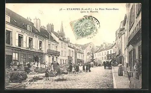 AK Étampes, La Place Notre-Dame après le Marché