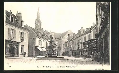 AK Étampes, La Place Notre-Dame