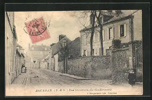 AK Dourdan, Rue Groutreau, La Gendarmerie