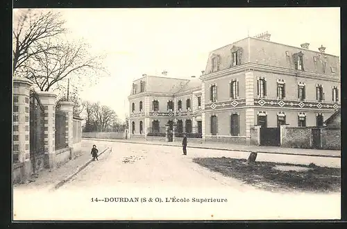 AK Dourdan, L`École Supérieure