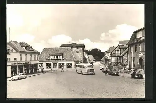 AK Klütz /Meckl., Marktplatz mit Bus