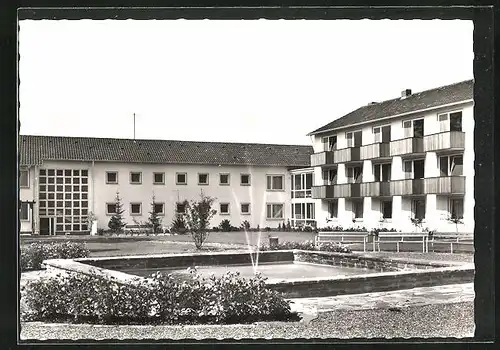 AK Korschenbroich, Kreis-Altersheim mit Brunnen