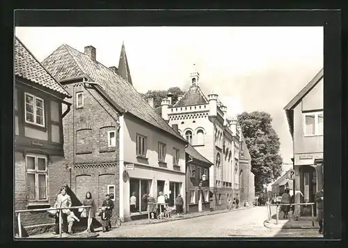 AK Wittenburg /Kr. Hagenow, Grosse Strasse mit Geschäften