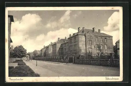 AK Neumünster, Göbenstrasse mit Passanten