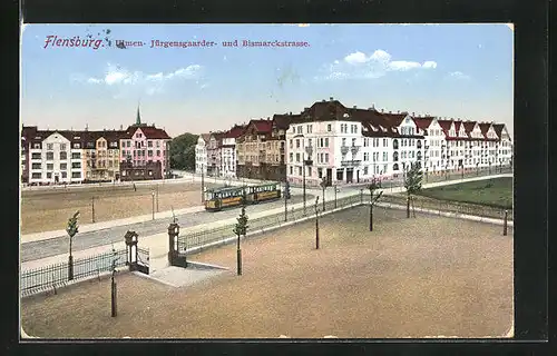 AK Flensburg, Ulmen- Jürgensgaarder- und Bismarckstrasse mit Strassenbahn