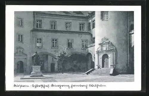 AK Cüstrin / Kostrzyn, Schlosshof mit mit Kurprinz-Friedrich-Wilhelm-Denkmal